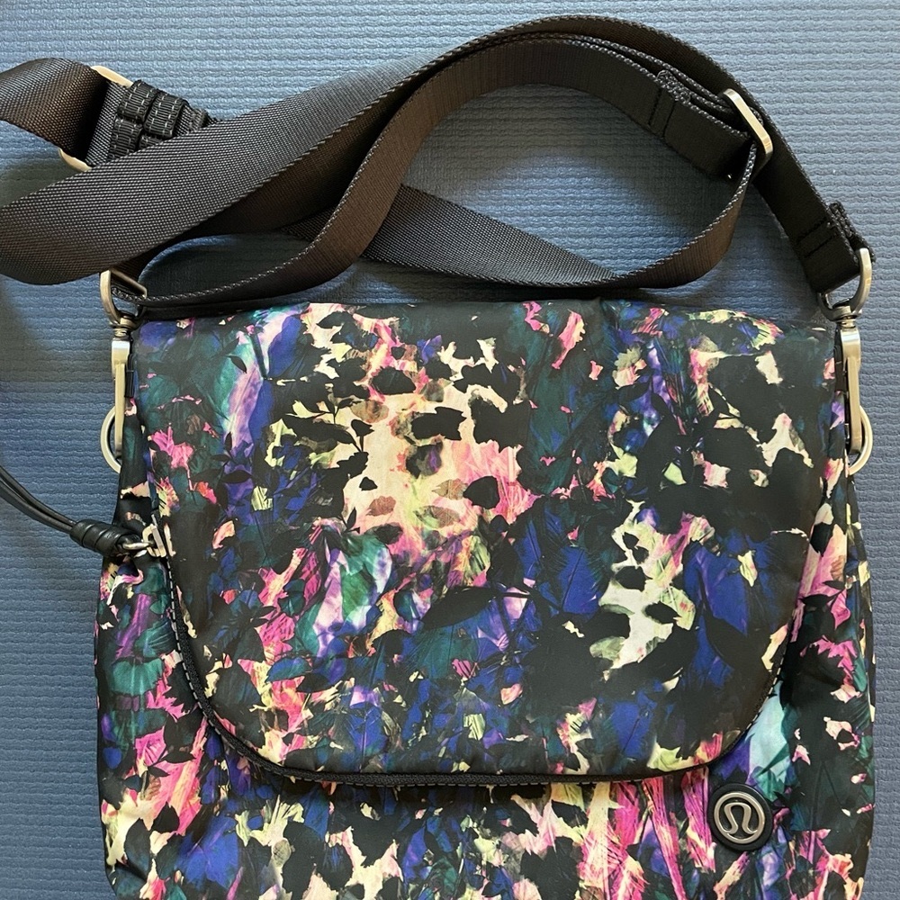 Lululemon go your OM way bag